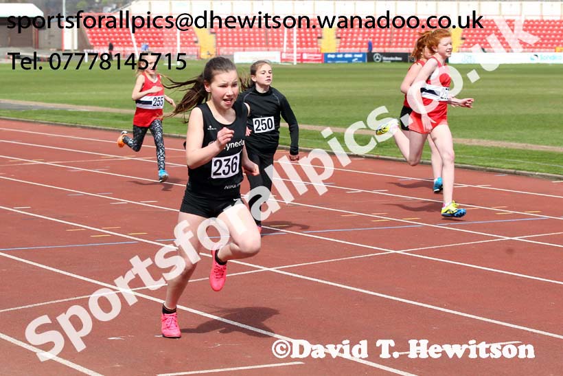 Girls 100 metres, Gateshead Open Medal Meeting. Photo: David T. Hewitson/Sports for All Pics
